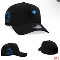 Toronto Blue Jays y un parche conmemorativo del 30 aniversario.