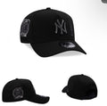 New Era New York Yankees Black Rose Subway Series 2000 9Forty A-Frame Snapback con detalles bordados en plata.