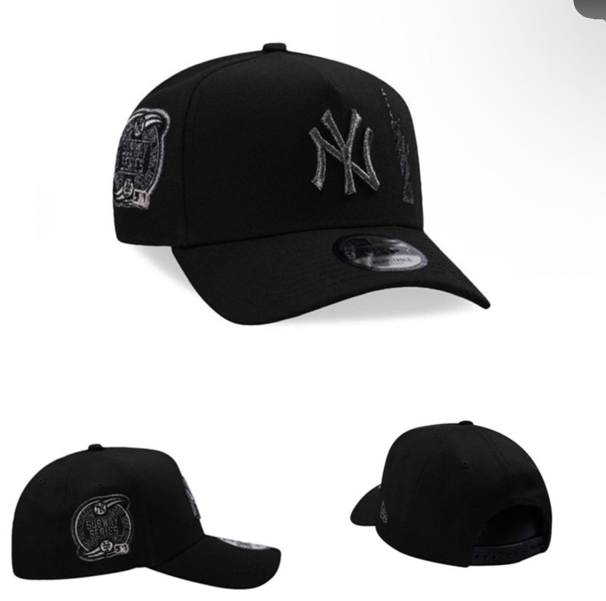 New Era New York Yankees Black Rose Subway Series 2000 9Forty A-Frame Snapback con detalles bordados en plata.
