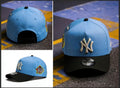 New Era 9FORTY A-Frame New York Yankees en color azul cielo con visera negra.